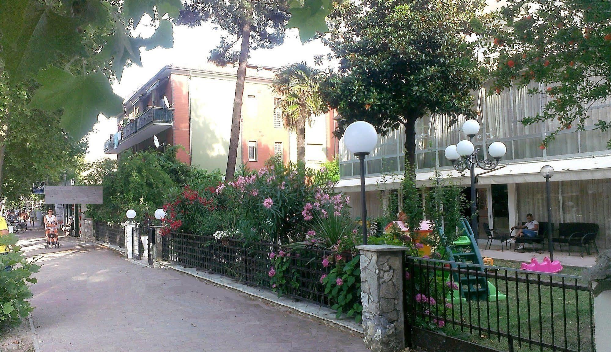 Hotel Verde Luna Cervia Exterior photo